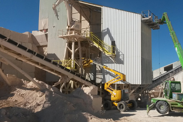 Indústria Cimento e Calcário, britagem de pedra e silos